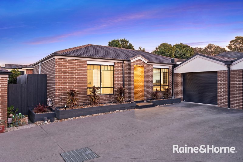 Photo - 2/30 Tuscany Rise, Pakenham VIC 3810 - Image 2