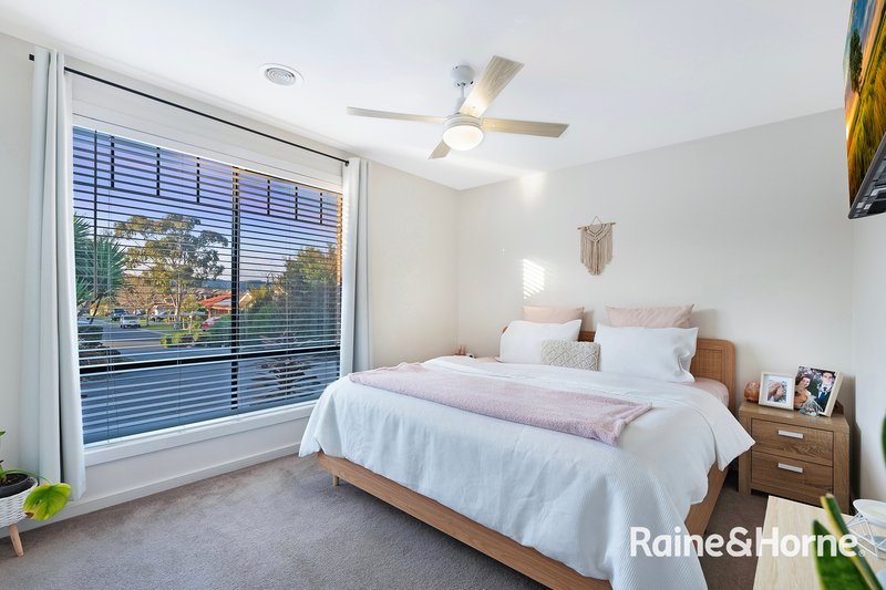 Photo - 2/30 Tuscany Rise, Pakenham VIC 3810 - Image 4