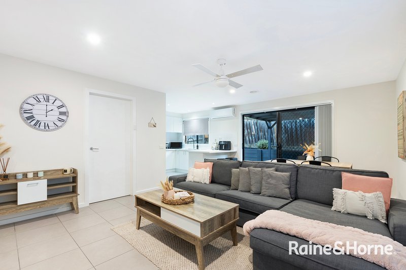 Photo - 2/30 Tuscany Rise, Pakenham VIC 3810 - Image 9