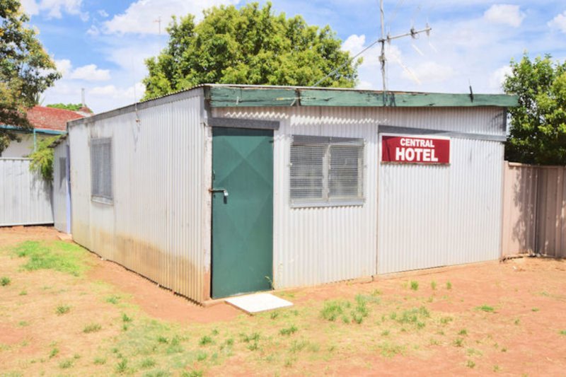 Photo - 230 Waring Street, Deniliquin NSW 2710 - Image 5