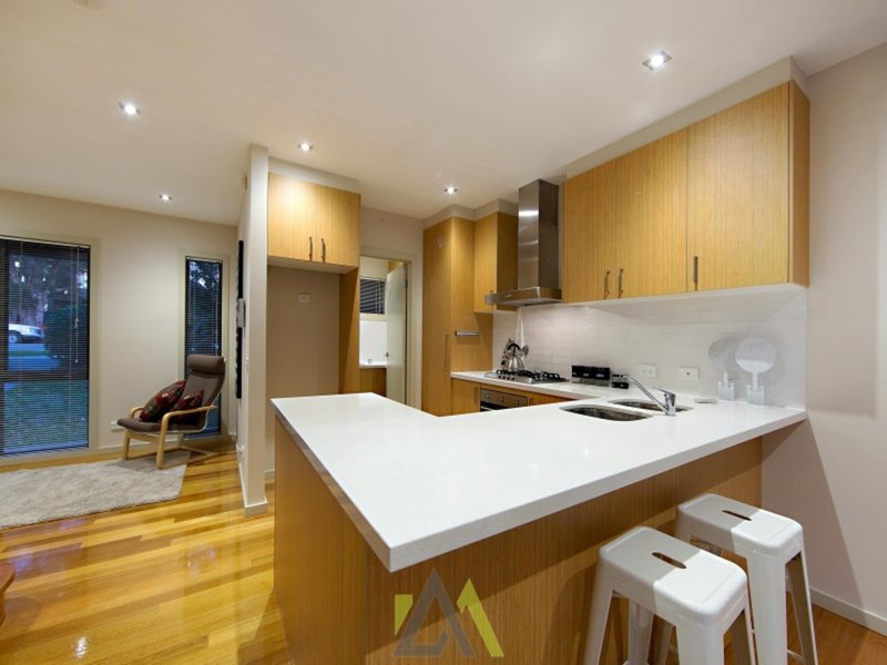 Photo - 2/30 Yuille Street, Frankston VIC 3199 - Image 2