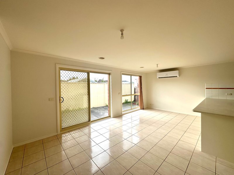 Photo - 2/300 Victoria Street, Altona Meadows VIC 3028 - Image 3