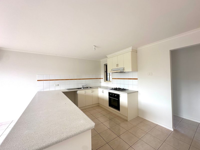 Photo - 2/300 Victoria Street, Altona Meadows VIC 3028 - Image 4