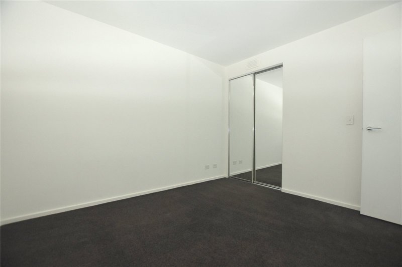 Photo - 2302/241 City Road, Southbank VIC 3006 - Image 4