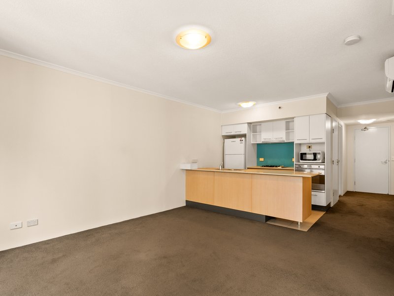 Photo - 2302/79 Albert Street, Brisbane City QLD 4000 - Image 5