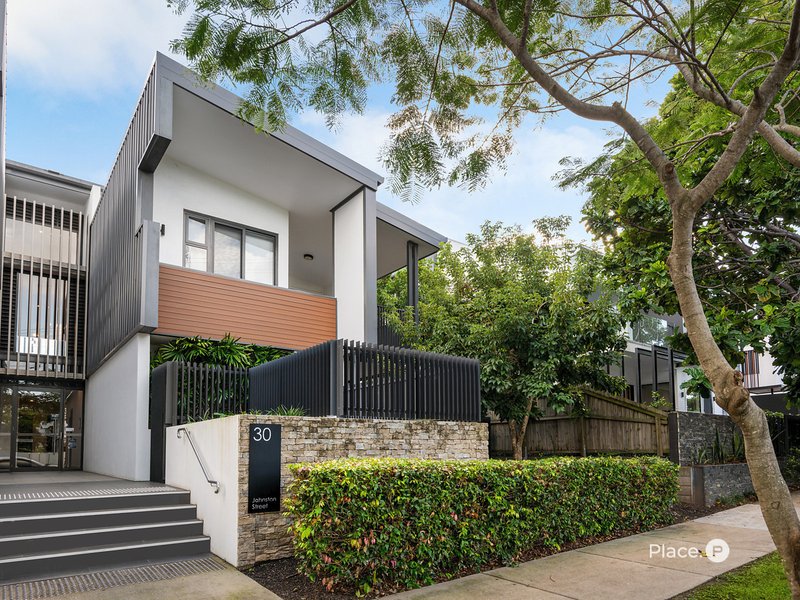 Photo - 2303/30 Johnston Street, Bulimba QLD 4171 - Image 1