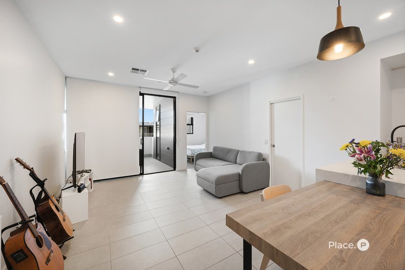 Photo - 2303/30 Johnston Street, Bulimba QLD 4171 - Image 2
