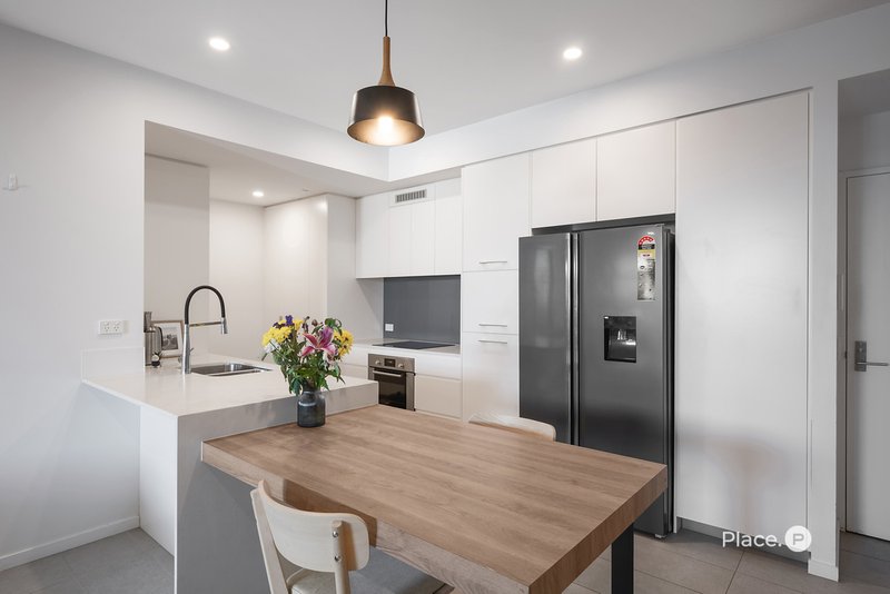 Photo - 2303/30 Johnston Street, Bulimba QLD 4171 - Image 3