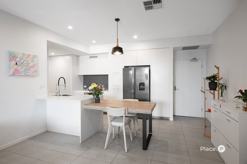 Photo - 2303/30 Johnston Street, Bulimba QLD 4171 - Image 4