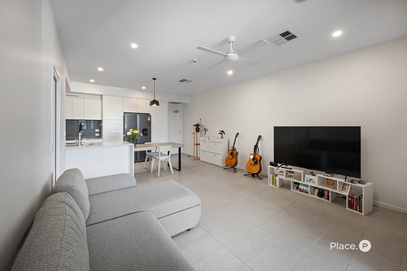 Photo - 2303/30 Johnston Street, Bulimba QLD 4171 - Image 5