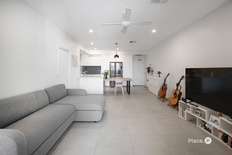 Photo - 2303/30 Johnston Street, Bulimba QLD 4171 - Image 6