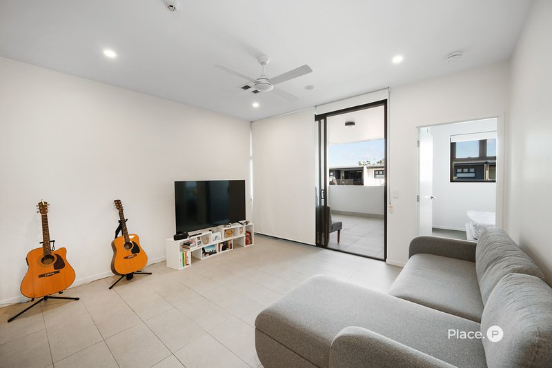Photo - 2303/30 Johnston Street, Bulimba QLD 4171 - Image 7