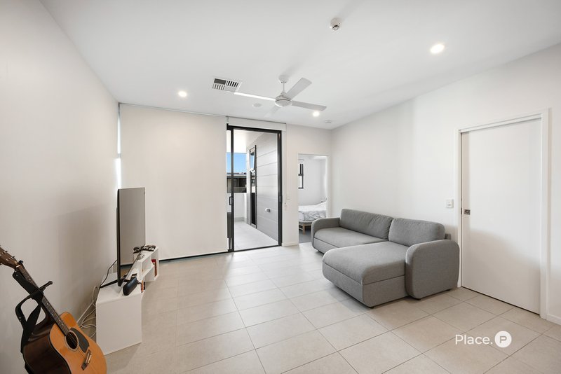 Photo - 2303/30 Johnston Street, Bulimba QLD 4171 - Image 8