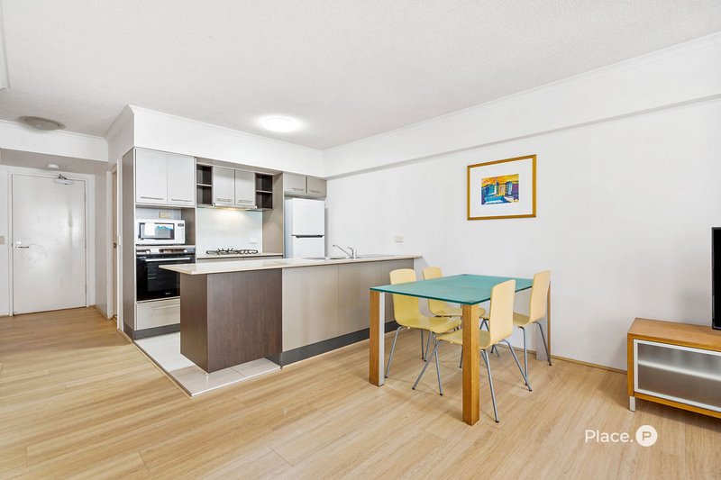 Photo - 2303/79 Albert Street, Brisbane City QLD 4000 - Image 3