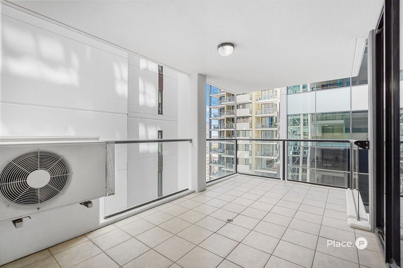 Photo - 2303/79 Albert Street, Brisbane City QLD 4000 - Image 10