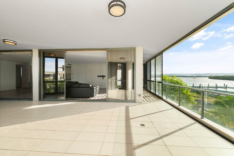 Photo - 2304/1 Marina Promenade, Paradise Point QLD 4216 - Image 11