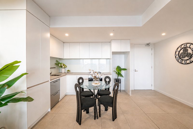 Photo - 2304/17 Penny Place, Adelaide SA 5000 - Image 8