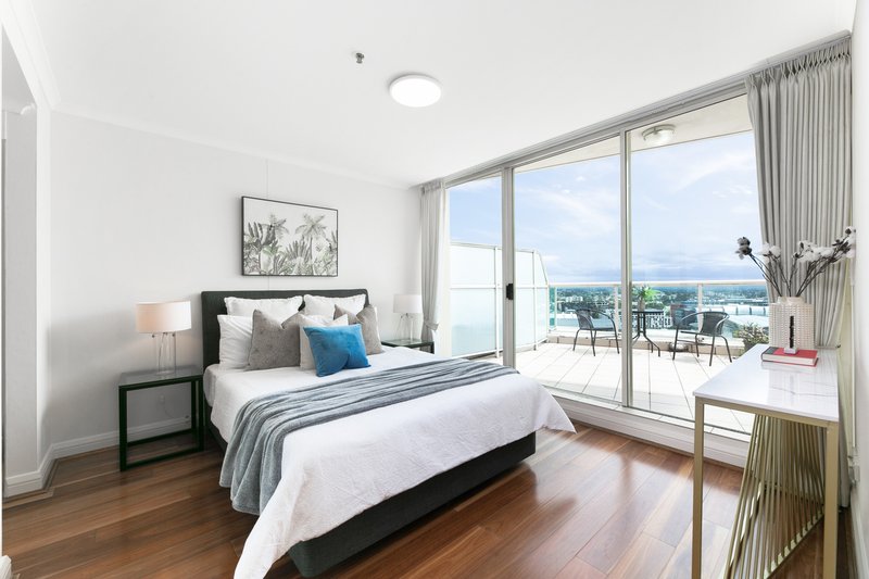 Photo - 2305/348-354 Sussex Street, Sydney NSW 2000 - Image 4