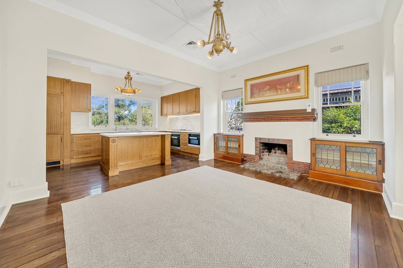 Photo - 2/30A Prospect Hill Road, Camberwell VIC 3124 - Image 2