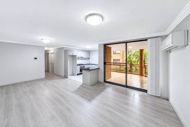 Photo - 2/31-33 Moss Place, Westmead NSW 2145 - Image 1