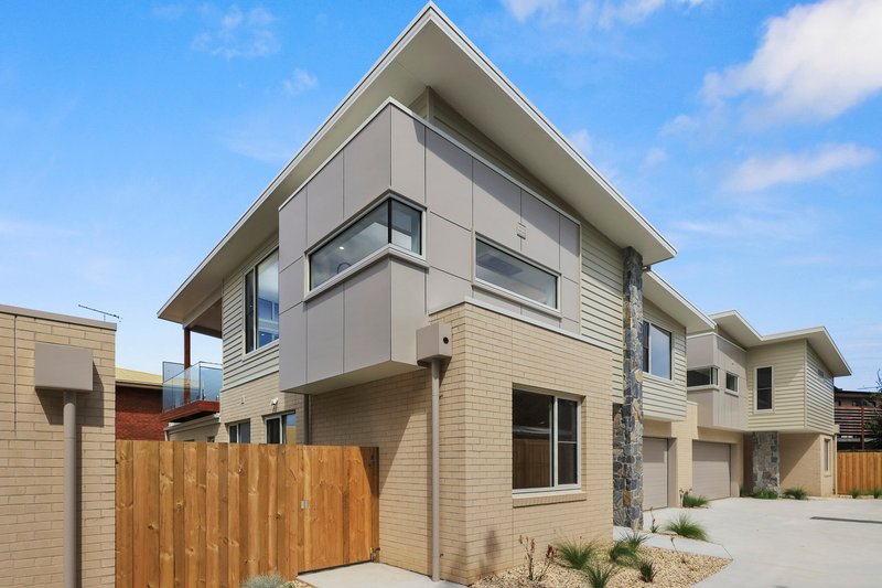 Photo - 2/31 Abeckett Street, Inverloch VIC 3996 - Image 3