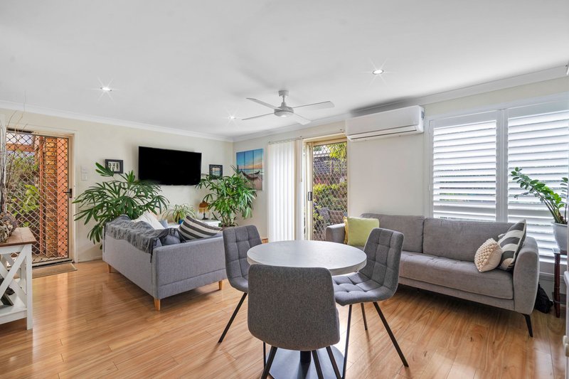 Photo - 2/31 Drake Avenue, Paradise Point QLD 4216 - Image 4