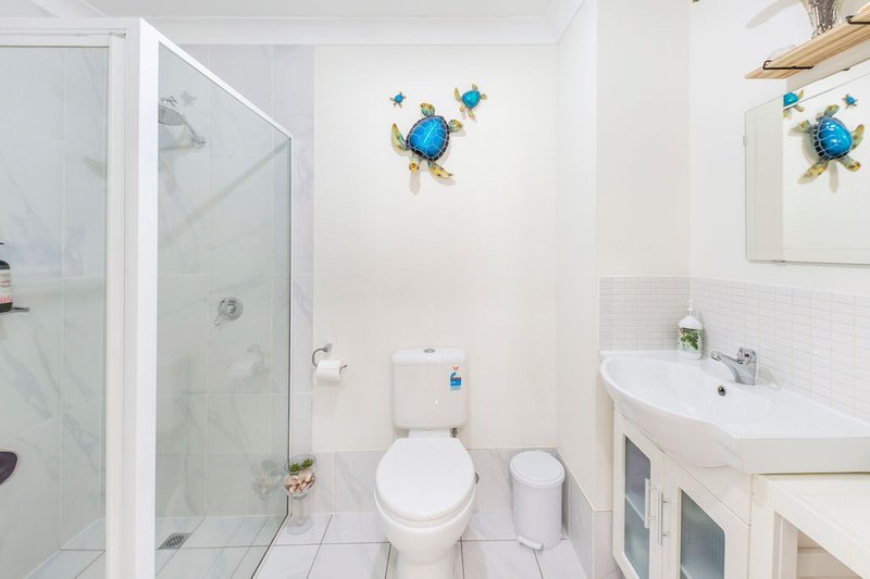 Photo - 2/31 Drake Avenue, Paradise Point QLD 4216 - Image 13