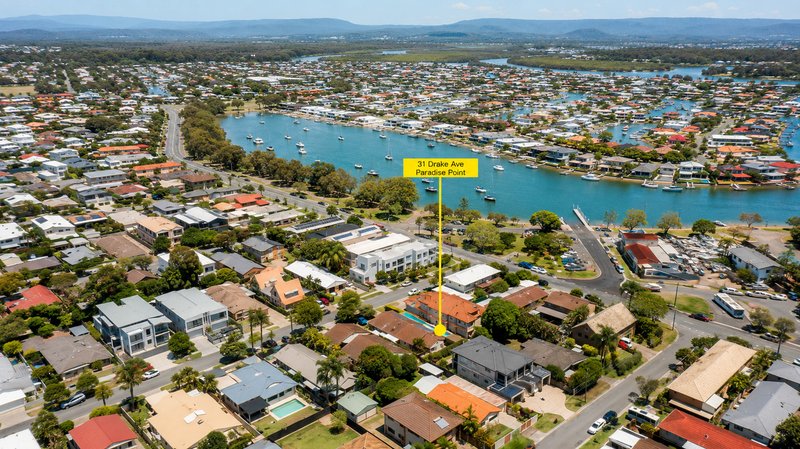 Photo - 2/31 Drake Avenue, Paradise Point QLD 4216 - Image 22