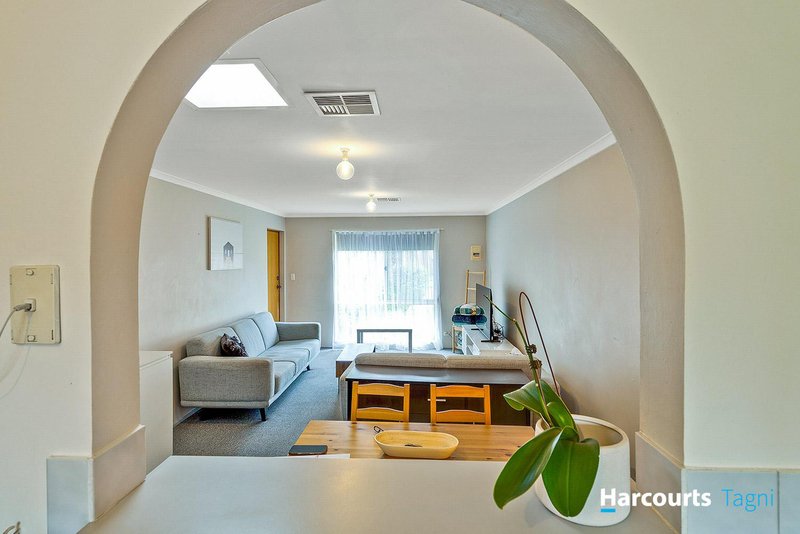 Photo - 2/31 Epstein Drive, Morphett Vale SA 5162 - Image 4
