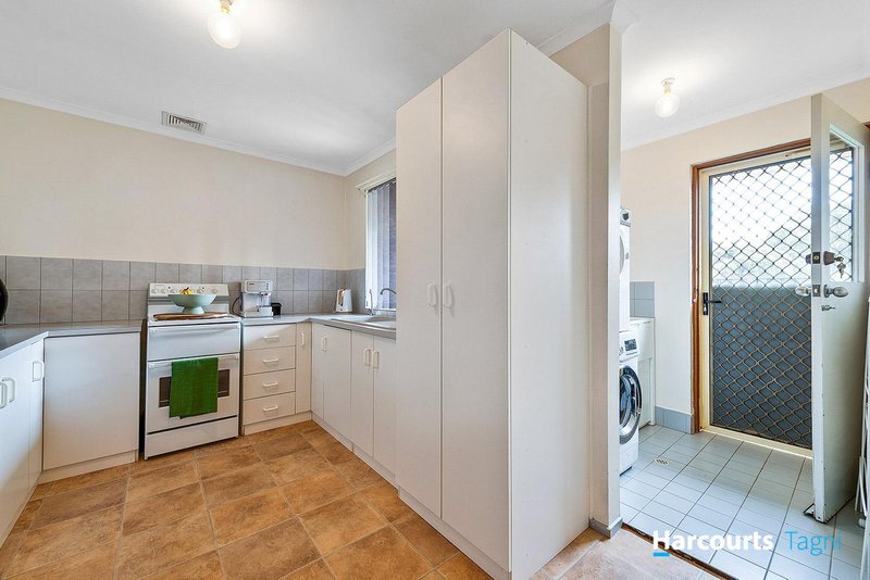 Photo - 2/31 Epstein Drive, Morphett Vale SA 5162 - Image 5