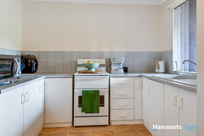 Photo - 2/31 Epstein Drive, Morphett Vale SA 5162 - Image 6