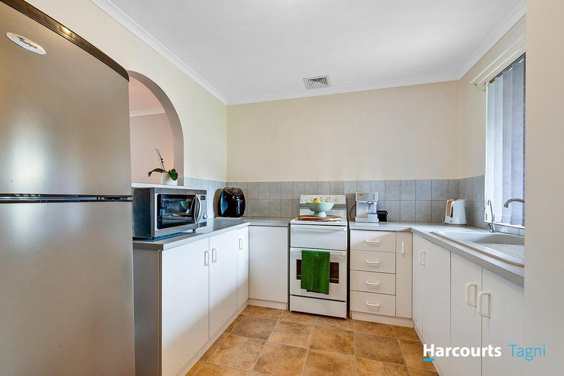 Photo - 2/31 Epstein Drive, Morphett Vale SA 5162 - Image 7