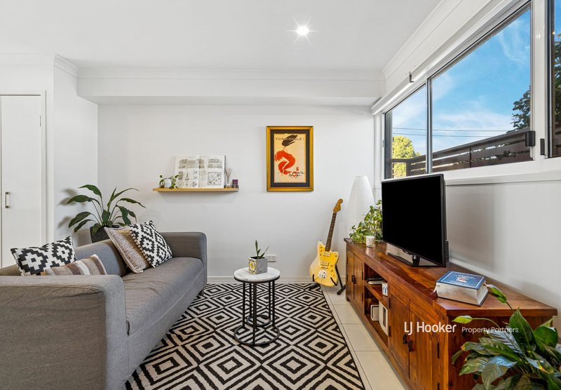 Photo - 2/31 Howsan Street, Mount Gravatt East QLD 4122 - Image 2