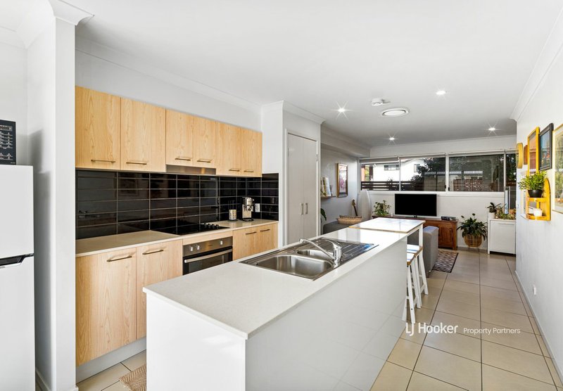 Photo - 2/31 Howsan Street, Mount Gravatt East QLD 4122 - Image 3