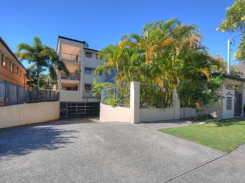 2/31 Middle Street, Labrador QLD 4215