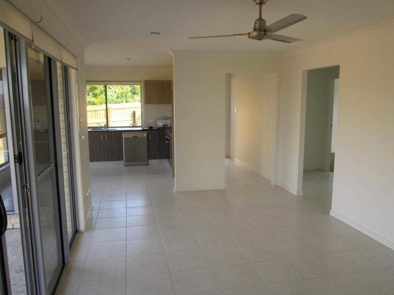 Photo - 2/31 Nelson St , Bundamba QLD 4304 - Image 2