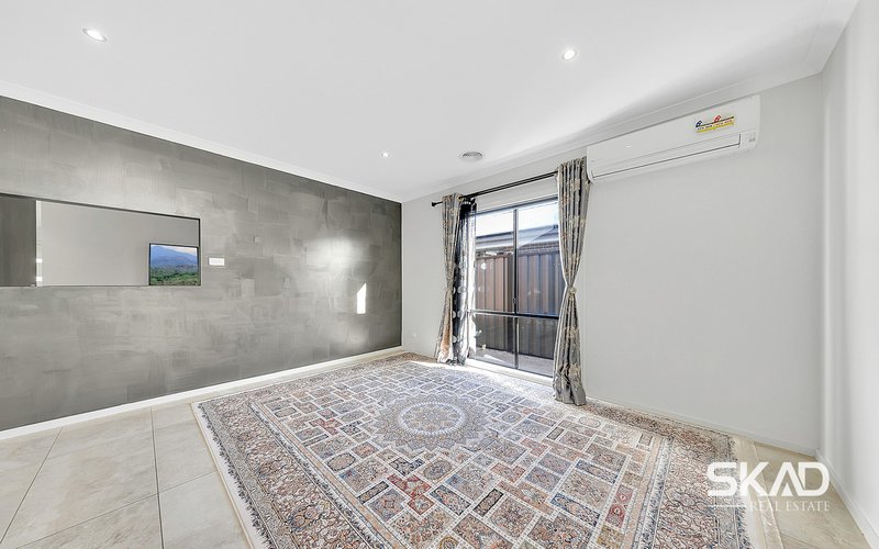 Photo - 231 Newbury Boulevard, Craigieburn VIC 3064 - Image 9