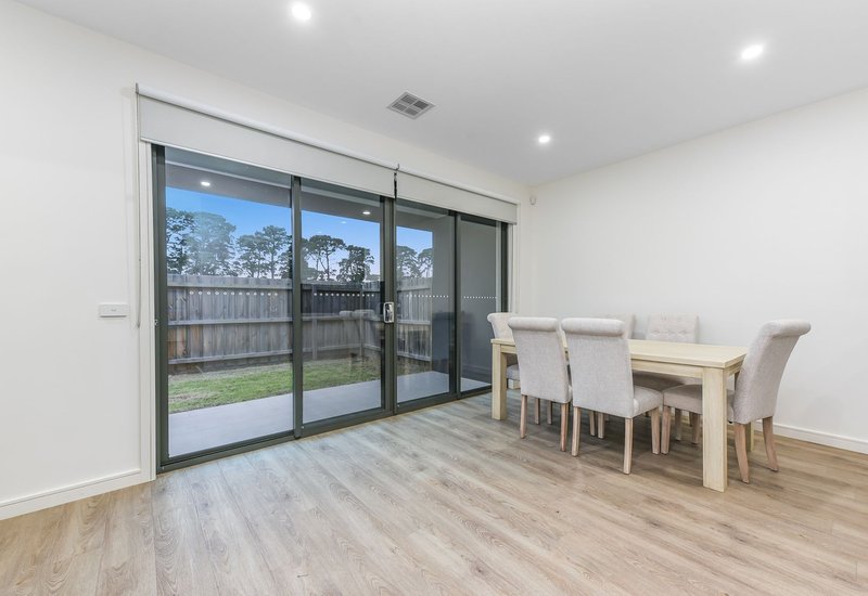 Photo - 2/31 Orlando Crescent, Keysborough VIC 3173 - Image 7