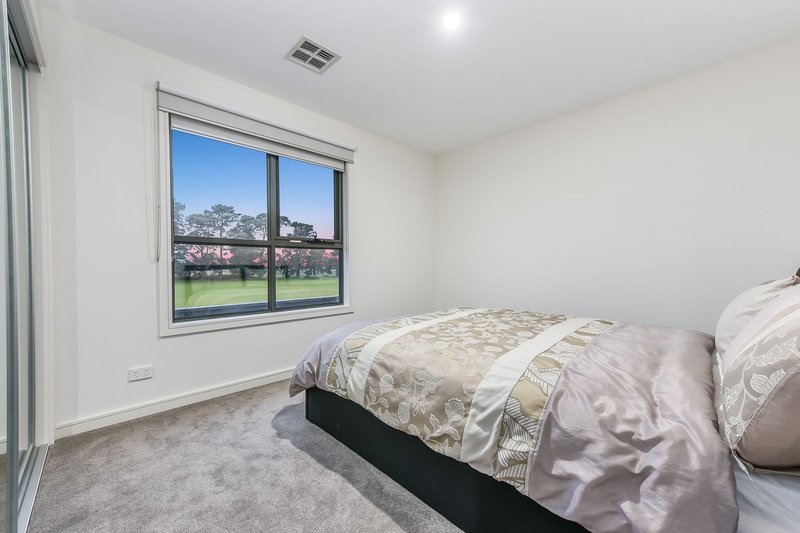 Photo - 2/31 Orlando Crescent, Keysborough VIC 3173 - Image 13