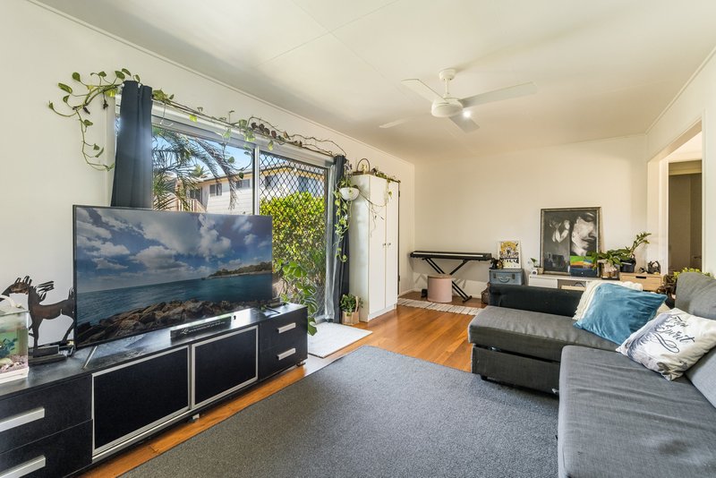 Photo - 2/31 Queen Street, Yamba NSW 2464 - Image 4