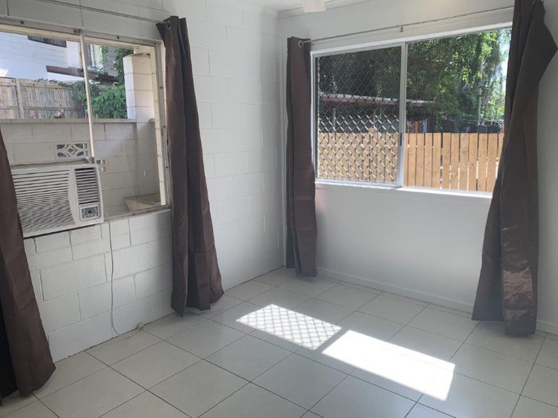 Photo - 2/31 Sandown Close, Woree QLD 4868 - Image 4