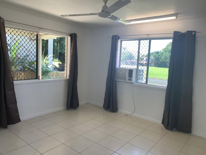 Photo - 2/31 Sandown Close, Woree QLD 4868 - Image 3