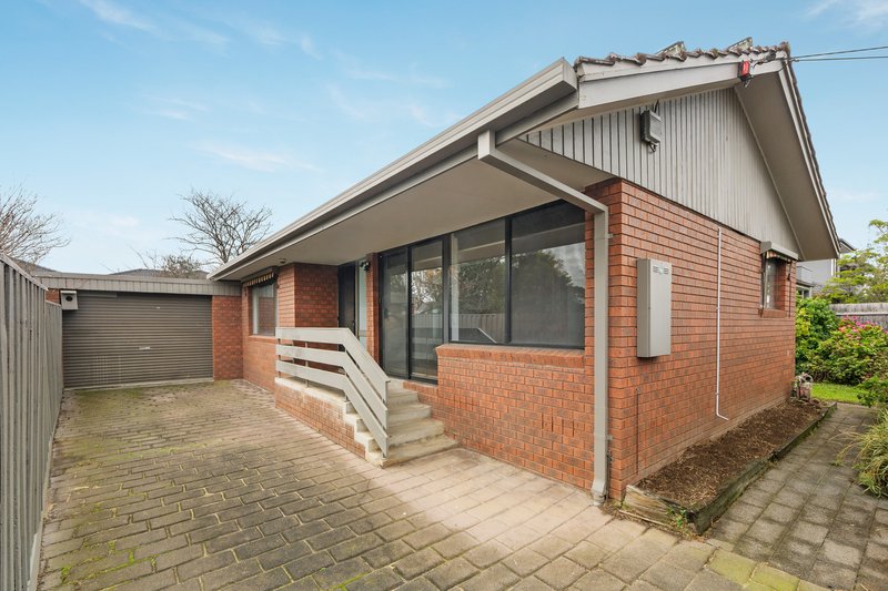 Photo - 2/31 Strathallan Road, Macleod VIC 3085 - Image 2