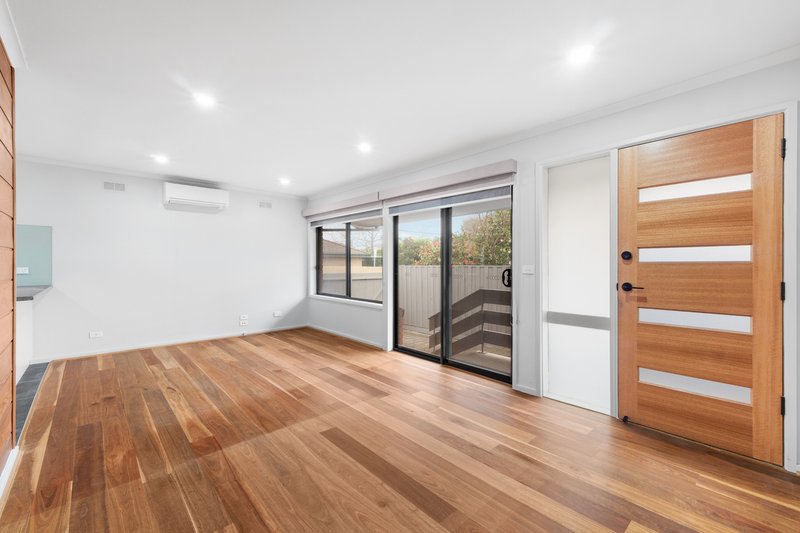 Photo - 2/31 Strathallan Road, Macleod VIC 3085 - Image 5