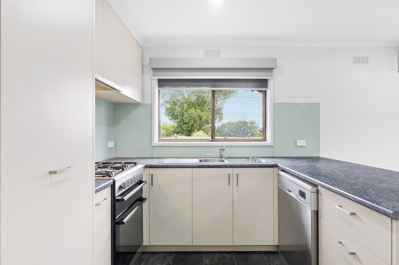 Photo - 2/31 Strathallan Road, Macleod VIC 3085 - Image 6