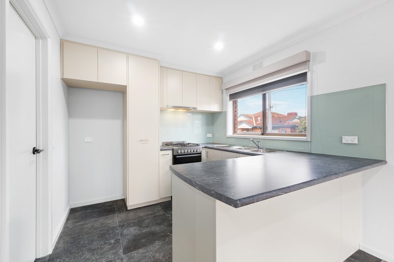 Photo - 2/31 Strathallan Road, Macleod VIC 3085 - Image 7