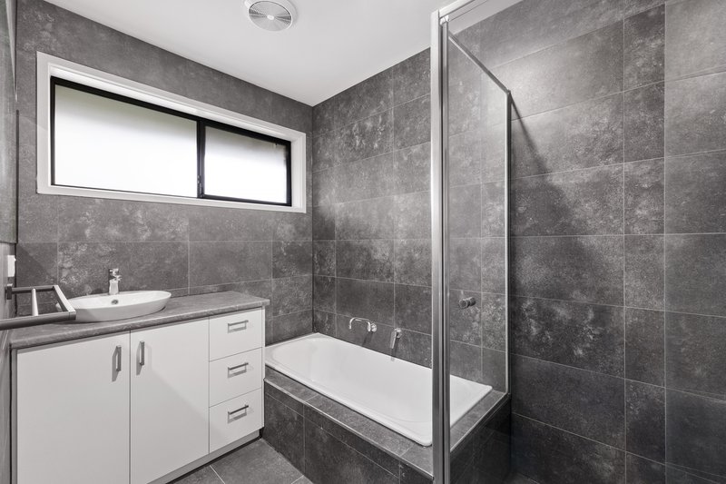 Photo - 2/31 Strathallan Road, Macleod VIC 3085 - Image 9