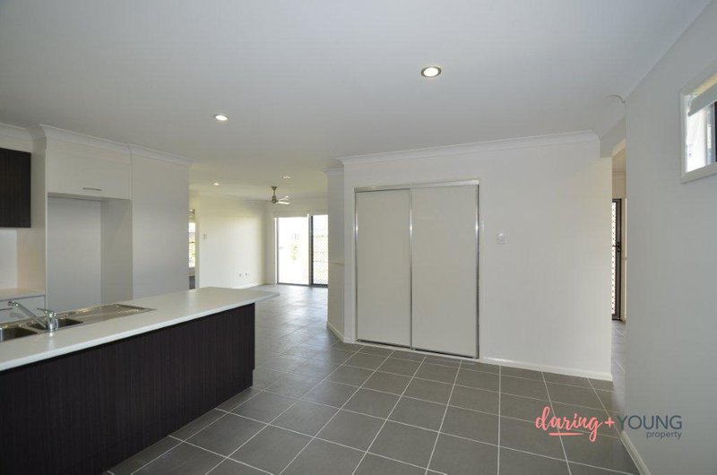 Photo - 2/31 Velasco Street, Burdell QLD 4818 - Image 2