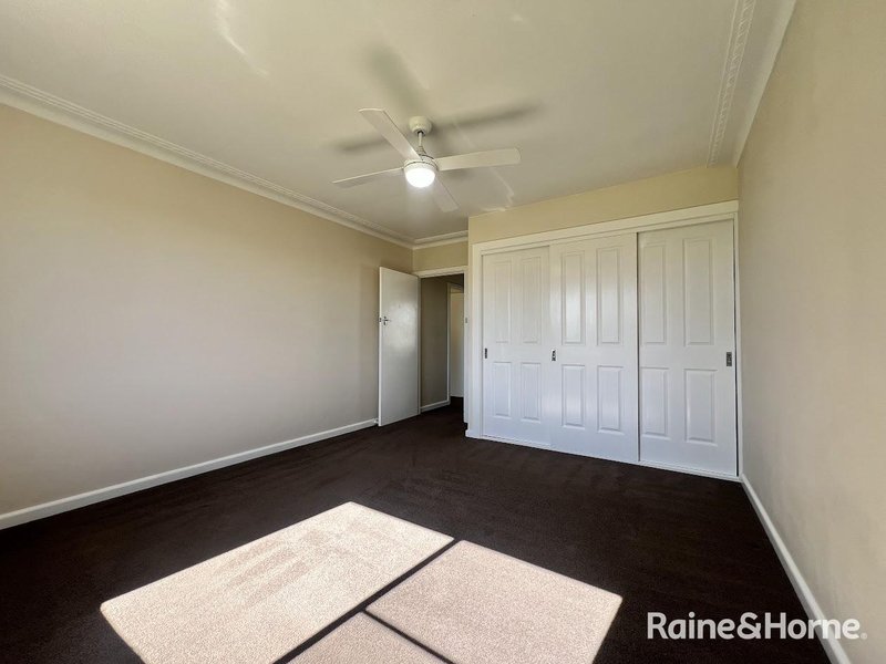 Photo - 2/310 Armidale Road, Tamworth NSW 2340 - Image 5