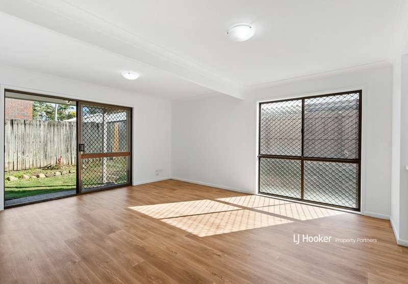 Photo - 23/10 Damalis Street, Woodridge QLD 4114 - Image 4